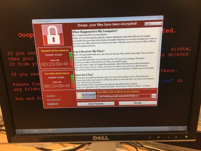 Zaszyfrowany i zablokowany komputer z żądaniem okupu przez ransomware WannaCry